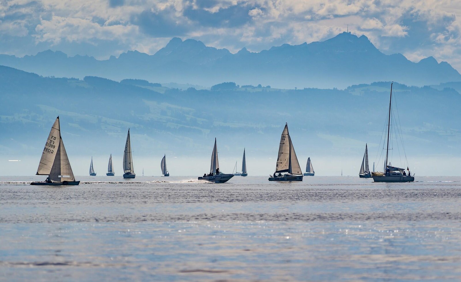 6 Essential Features to Look for in a Small Sailboat