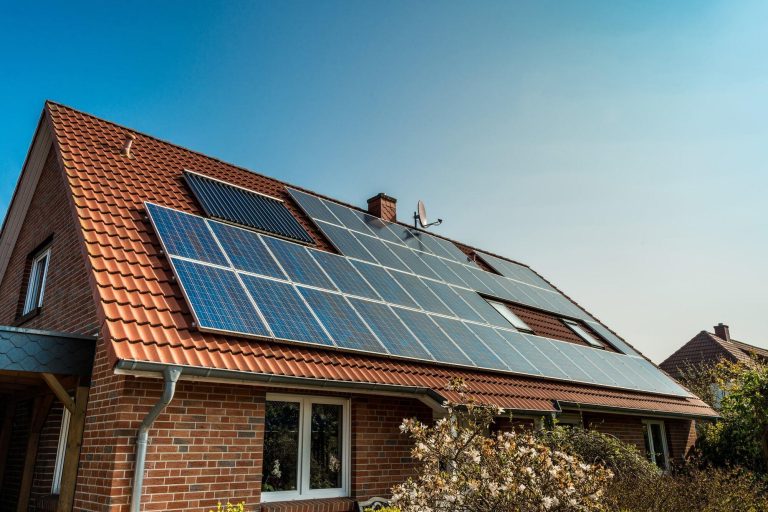 solar installation specialists in Everett